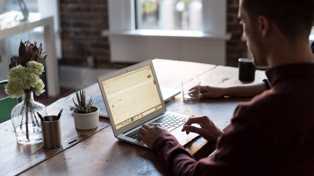 PC tune-up (Photo by Bench Accounting on Unsplash)