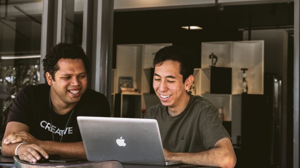 PC & Device Training (Photo by DISRUPTIVO on Unsplash)